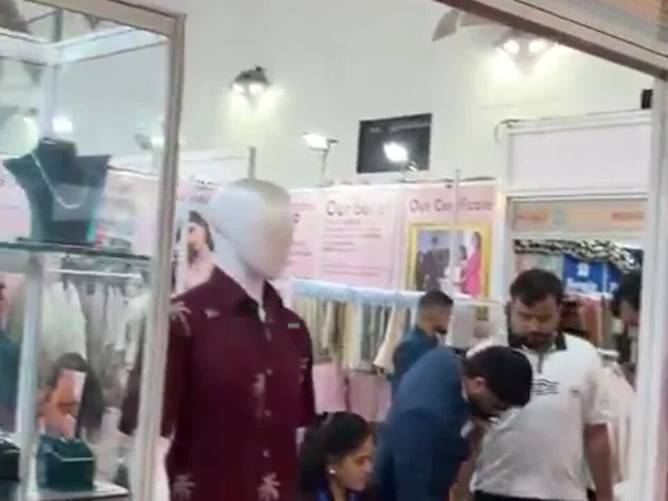 Exhibition Clip 16