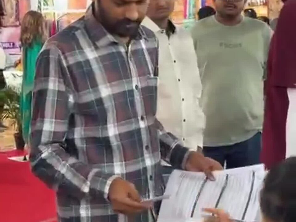 Exhibition Clip 36